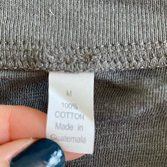 Jaws Shark Graphic Grey T-shirt NWOT Men’s Sz M‎ - Picture 3 of 6